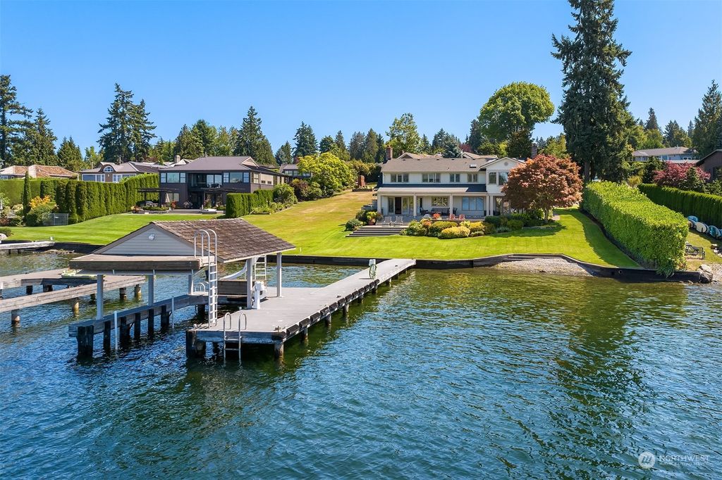 Photo of 9000 NE 42nd Street, Yarrow Point, WA 98004 (MLS # 2146292)