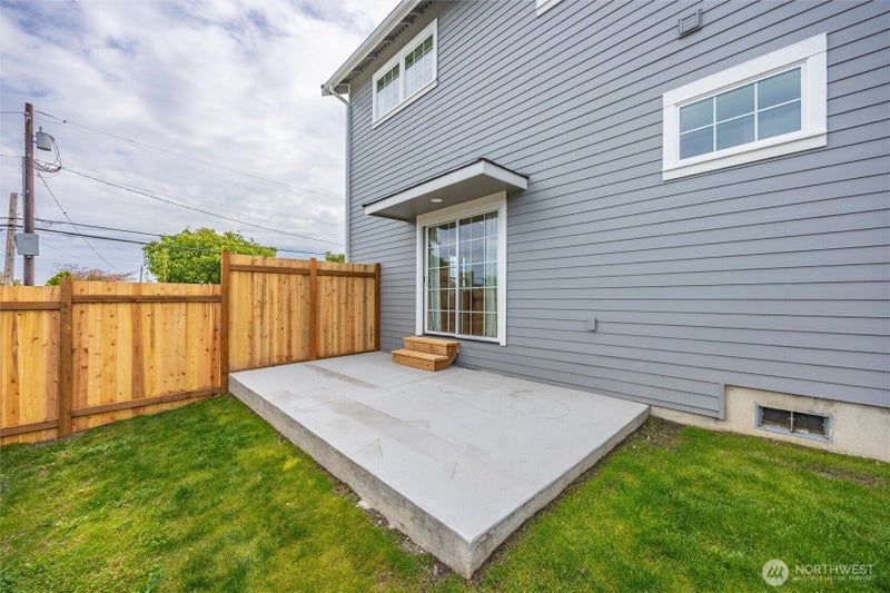 2912 K Avenue