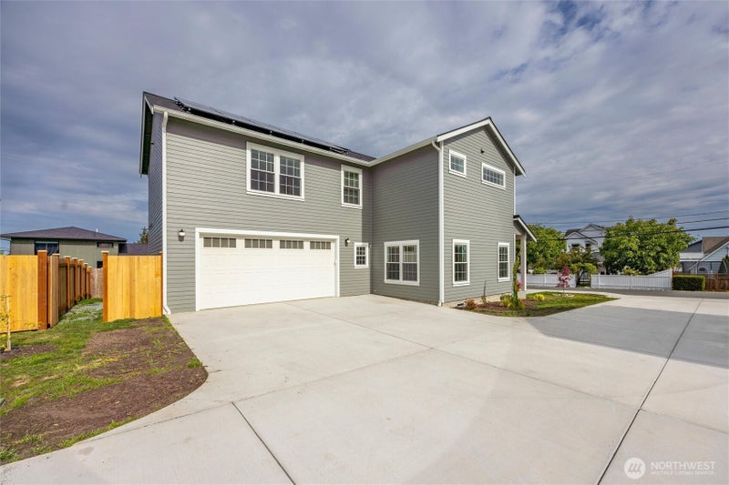 2912 K Avenue