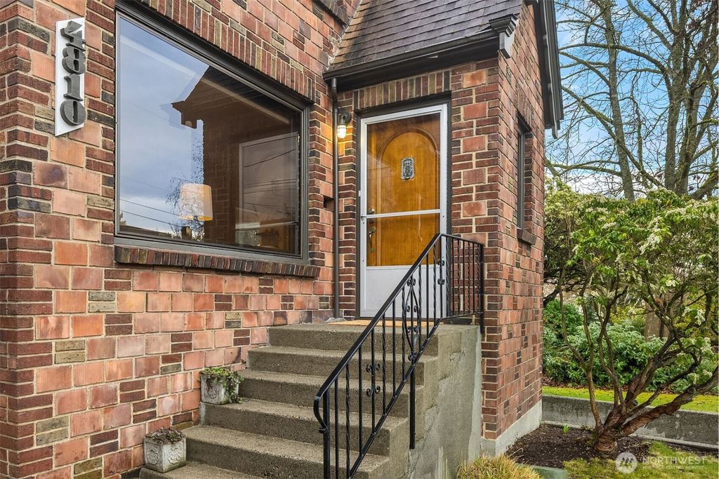 Photo of 4810 38th Avenue NE, Seattle, WA 98105 (MLS # 2493602)