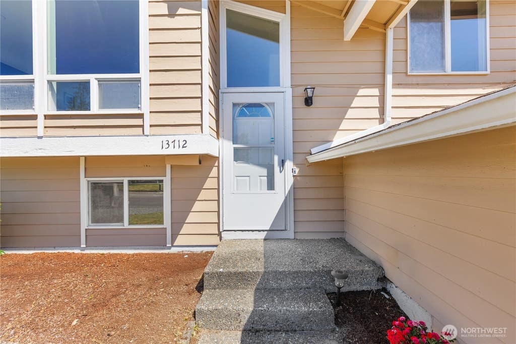 Photo of 13712 SE 233rd Street, Kent, WA 98042 (MLS # 2536014)