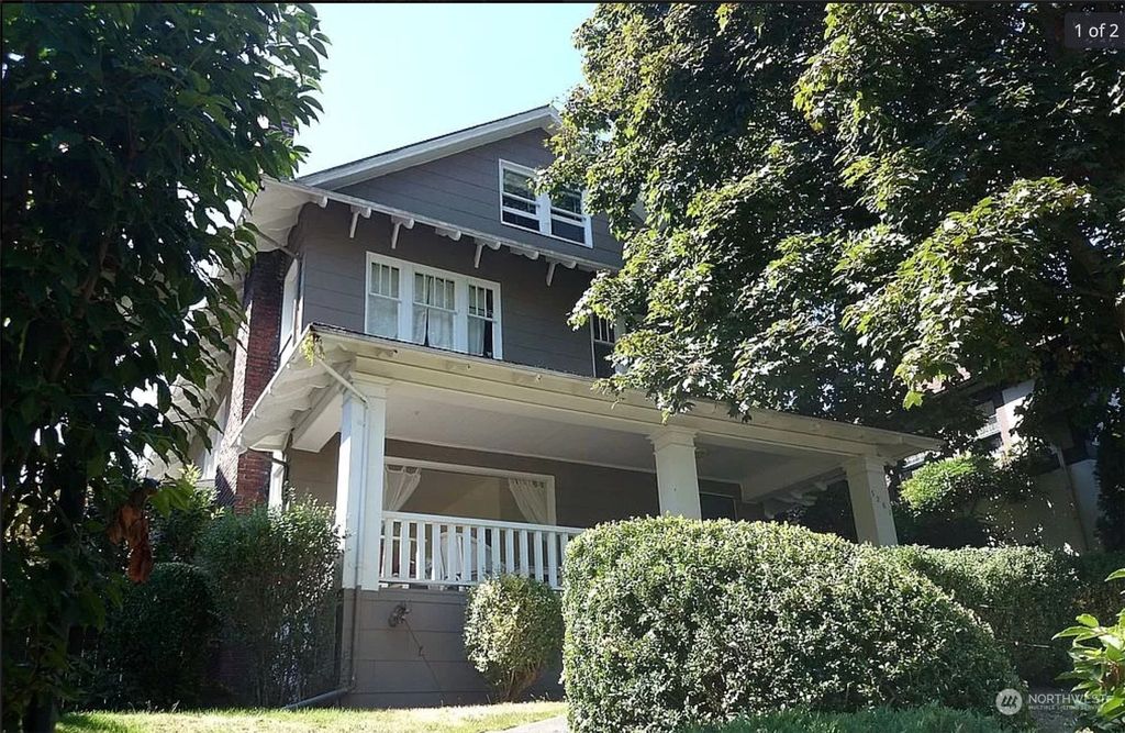 Photo of 5261 18th Avenue NE, Seattle, WA 98105 (MLS # 2253323)