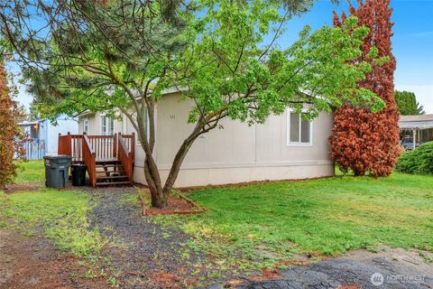 Photo of 4815 NE Airway Drive #121, Moses Lake, WA 98837 (MLS # 2512910)