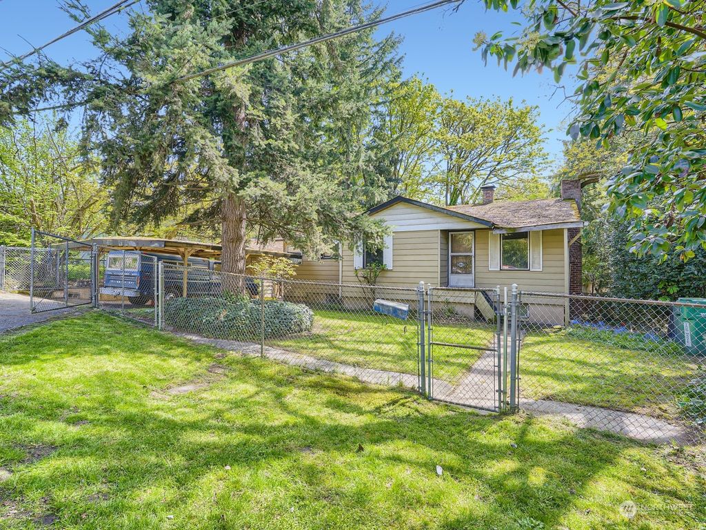 Photo of 3833 NE 120th Street, Seattle, WA 98125 (MLS # 2066887)