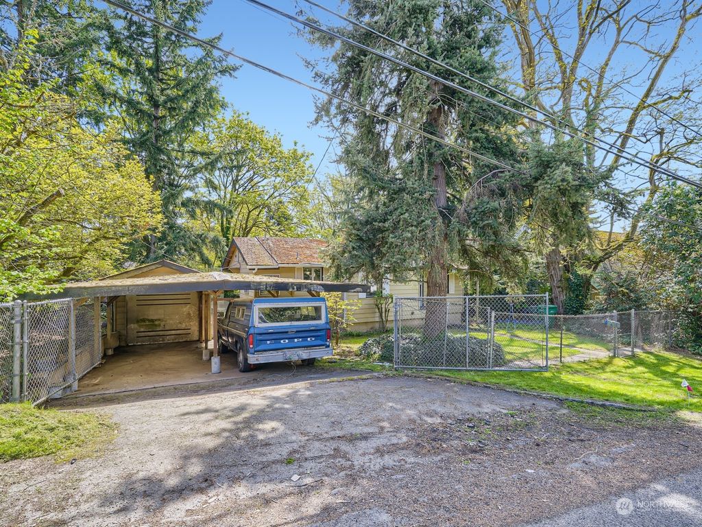 Photo of 3833 NE 120th Street, Seattle, WA 98125 (MLS # 2066887)