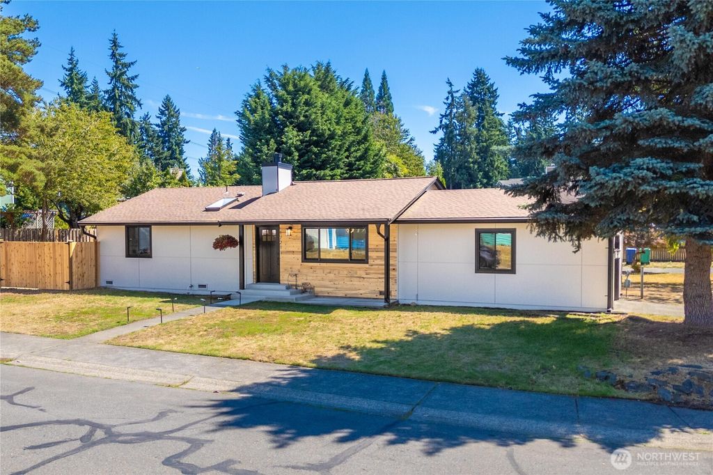 Photo of 1721 SW 348th Street, Federal Way, WA 98023 (MLS # 2419280)