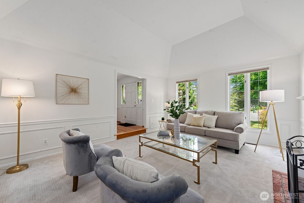 Photo of 24125 SE 46th Place, Sammamish, WA 98029 (MLS # 2391377)