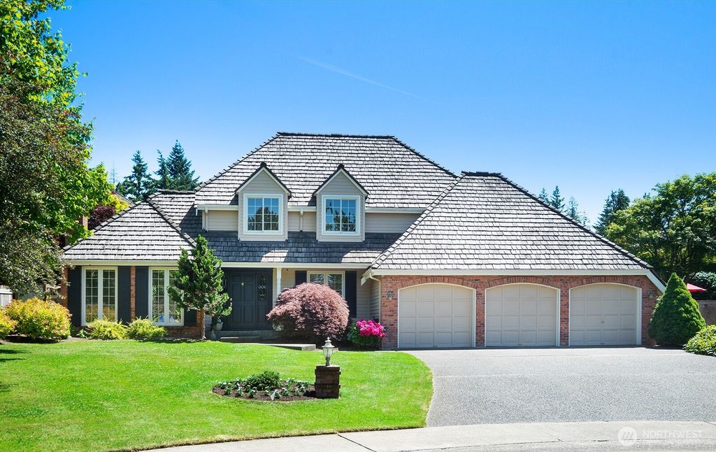 Photo of 24125 SE 46th Place, Sammamish, WA 98029 (MLS # 2391377)