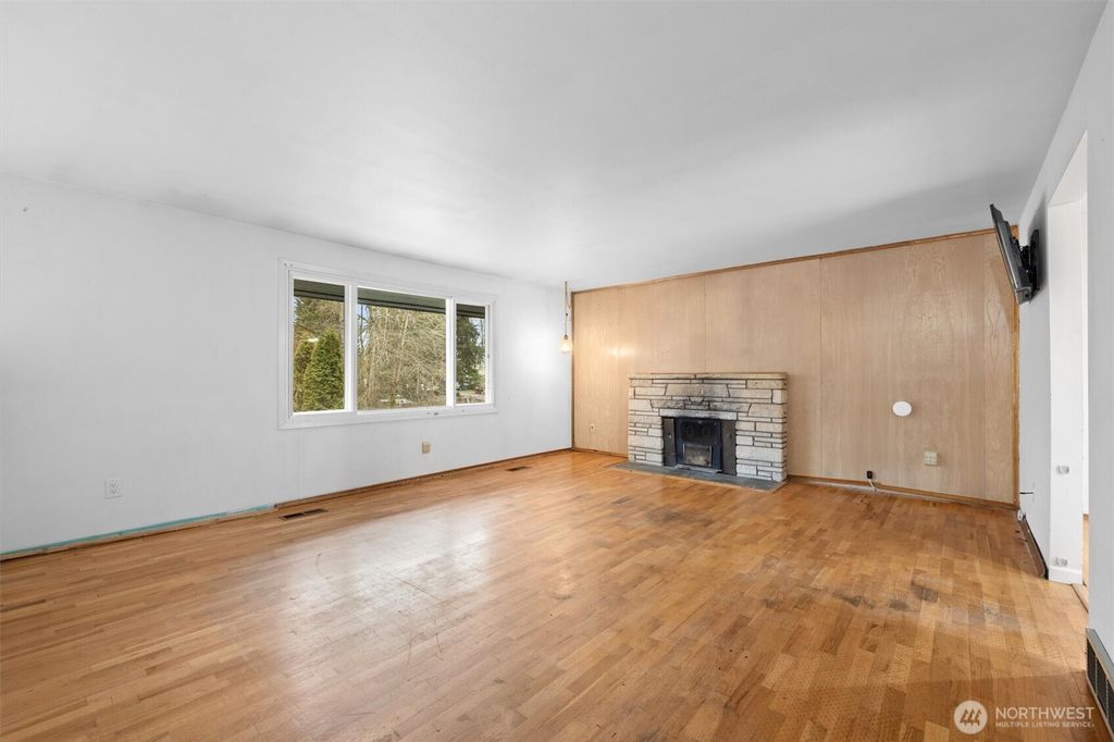 Photo of 818 S 129TH Place, Burien, WA 98168 (MLS # 2350076)
