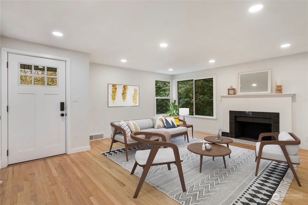 Photo of 10326 15Th Avenue NE, Seattle, WA 98125 (MLS # 2009696)
