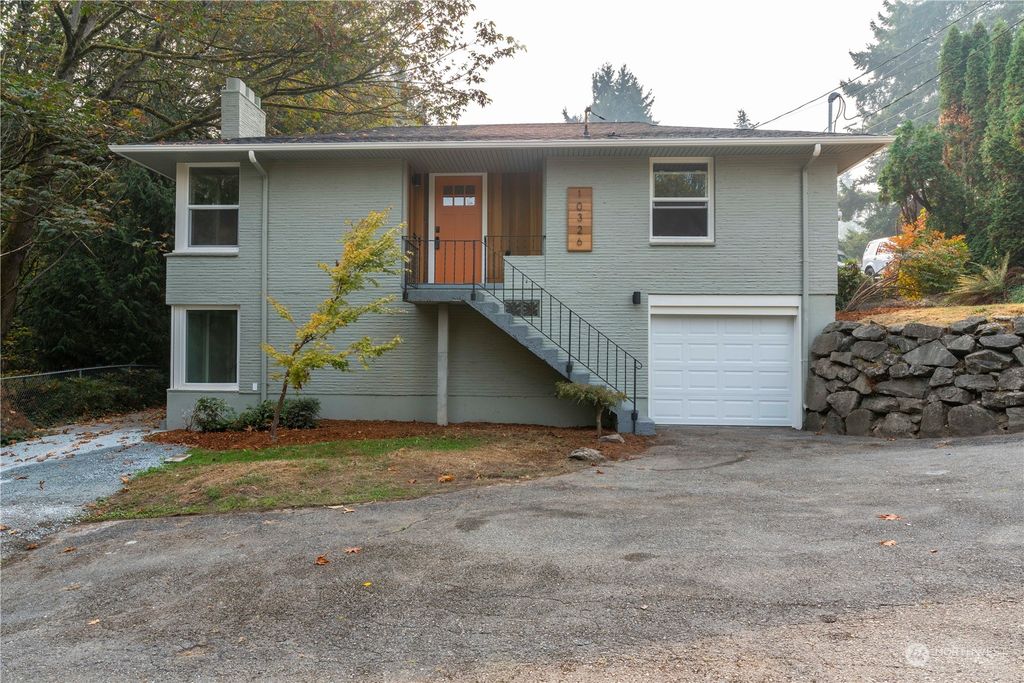 Photo of 10326 15Th Avenue NE, Seattle, WA 98125 (MLS # 2009696)