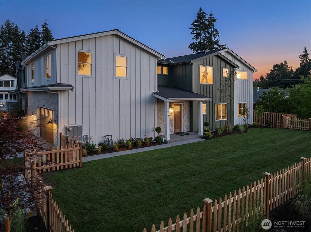 Photo of 7419 120th Lane NE, Kirkland, WA 98033 (MLS # 2561367)