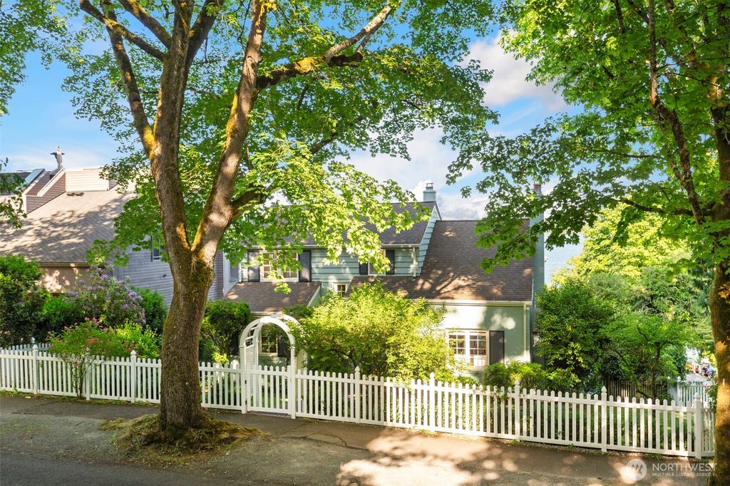Photo of 1702 Lake Washington Boulevard, Seattle, WA 98122 (MLS # 2388294)