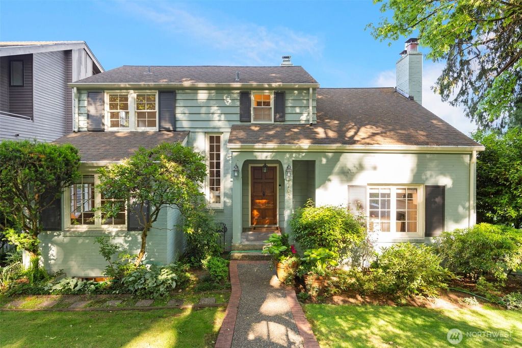 Photo of 1702 Lake Washington Boulevard, Seattle, WA 98122 (MLS # 2388294)