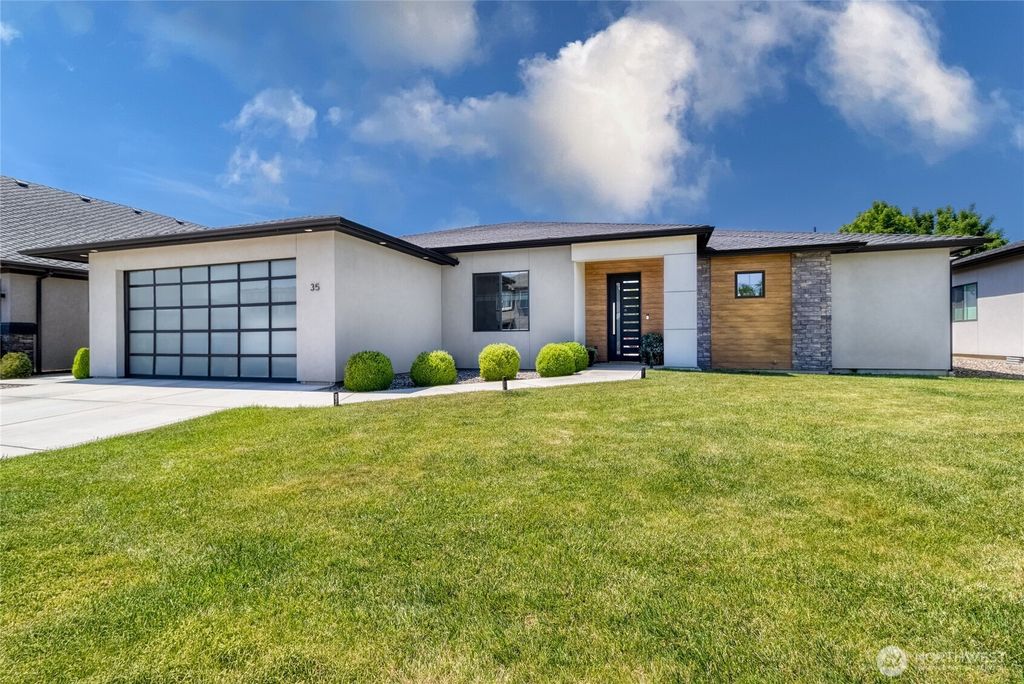 Photo of 35 NE Alpine Drive, College Place, WA 99324 (MLS # 2528400)