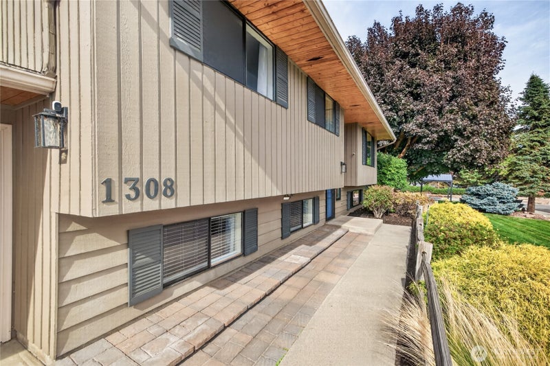 1308 Wedgewood Avenue