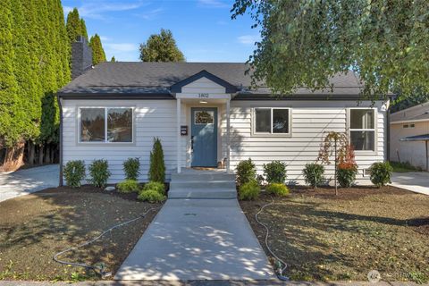 Photo of 1802 Douglas Street, Mount Vernon, WA 98273 (MLS # 2433698)
