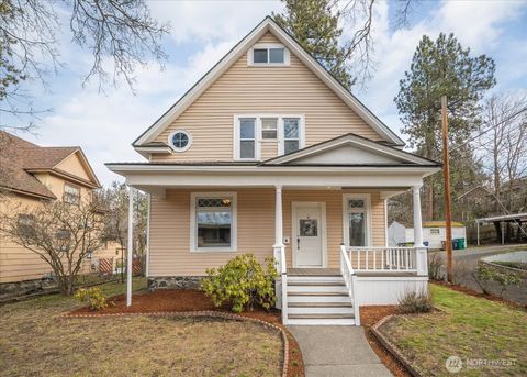 Photo of 711 S Adams St St, Spokane, WA 99204 (MLS # 2490124)