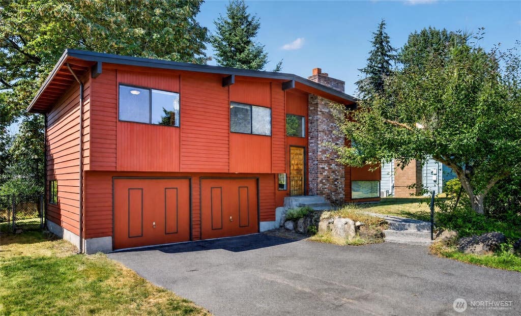 Photo of 1204 Darben Place, Lynnwood, WA 98087 (MLS # 2568750)