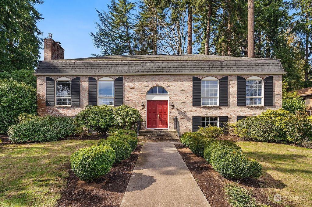 Photo of 9220 SE 59th Street, Mercer Island, WA 98040 (MLS # 2041258)