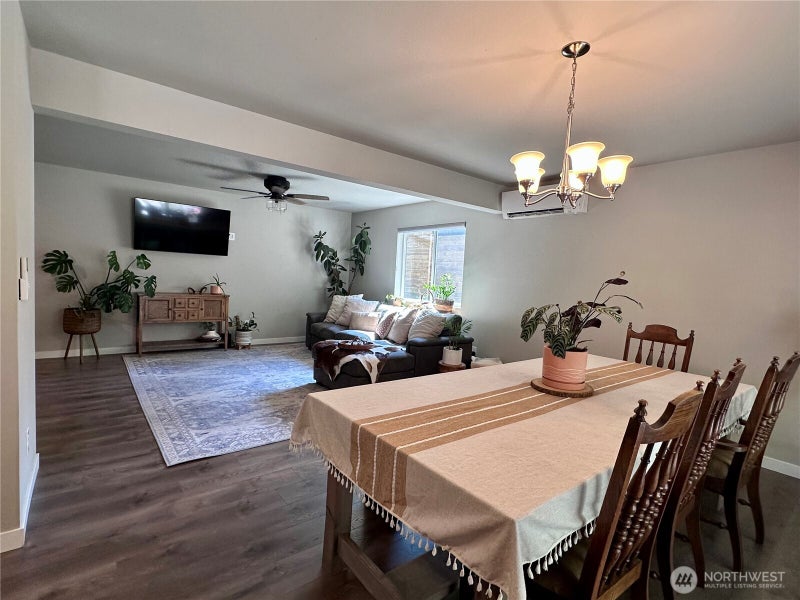 141 E Ellinor Peak Place