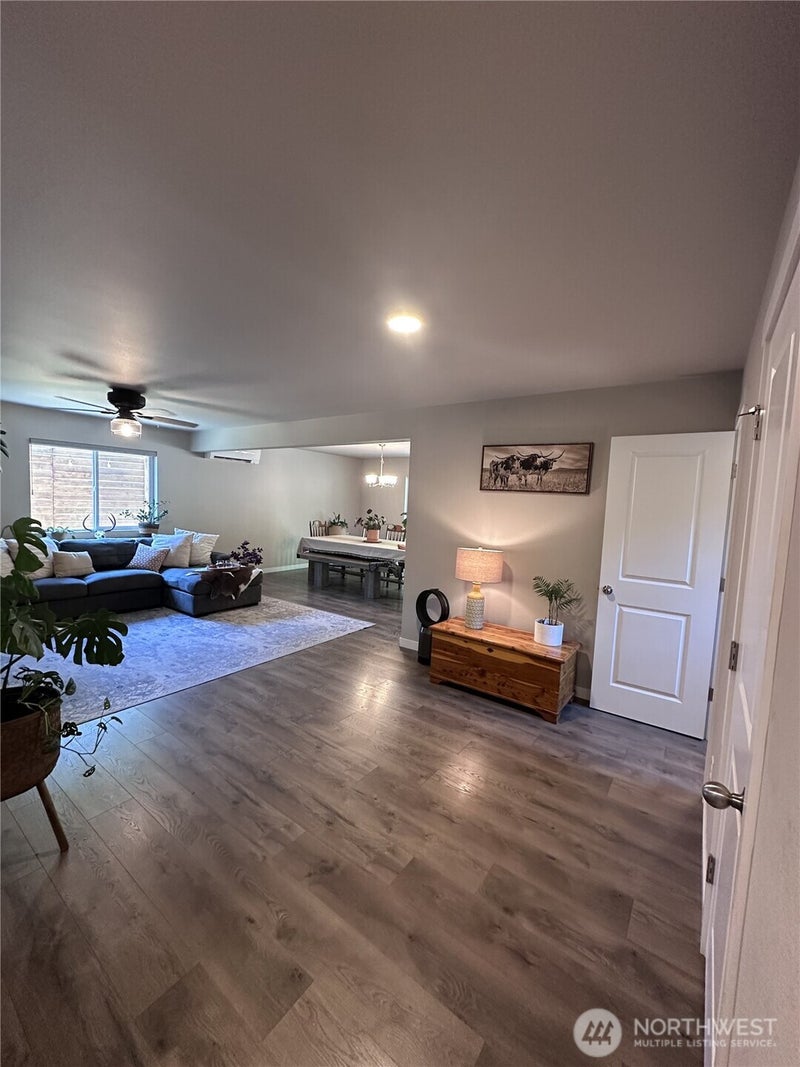 141 E Ellinor Peak Place
