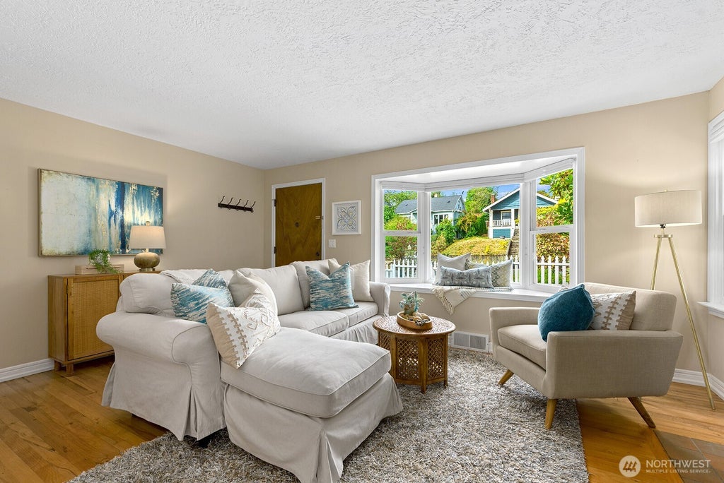 Photo of 4116 SW 38th Avenue SW, Seattle, WA 98126 (MLS # 2581478)