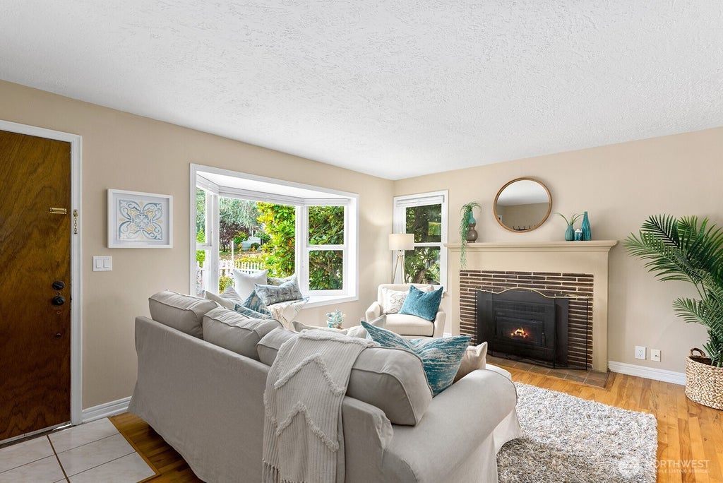 Photo of 4116 SW 38th Avenue SW, Seattle, WA 98126 (MLS # 2581478)