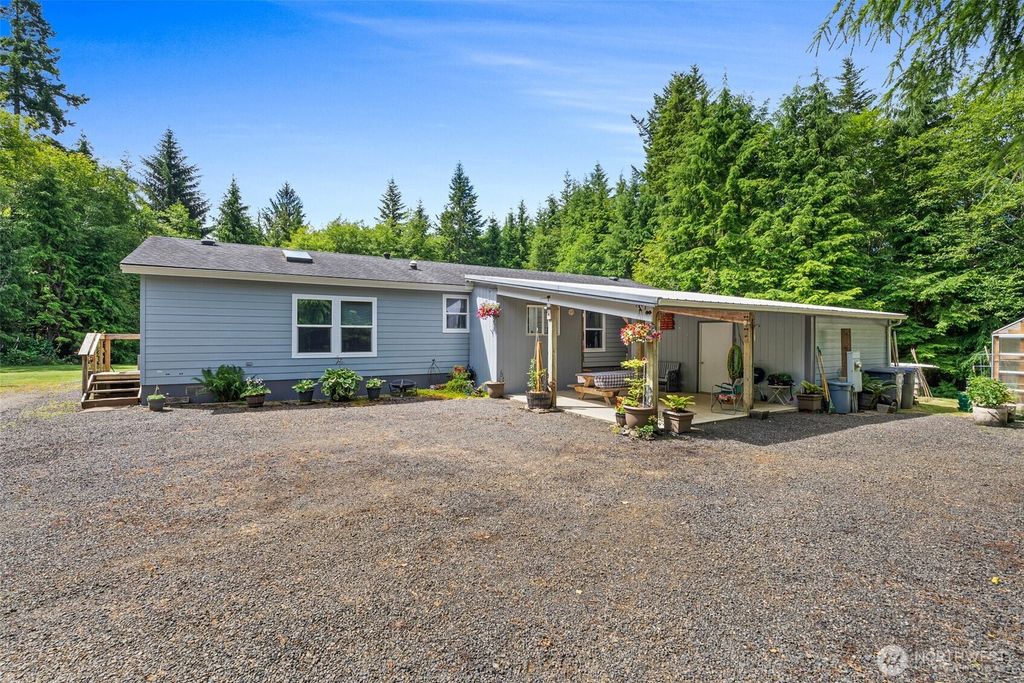 Photo of 43 Lynnwood Lane, Hoquiam, WA 98550 (MLS # 2488450)