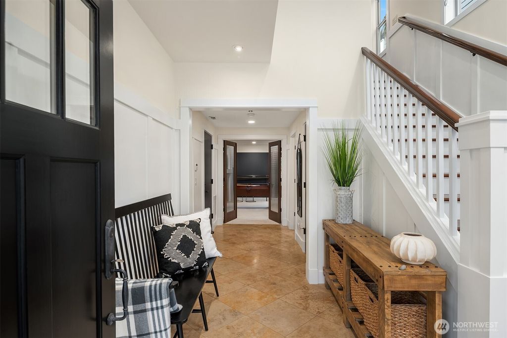 Photo of 8505 NE 123rd Place, Kirkland, WA 98034 (MLS # 2494293)