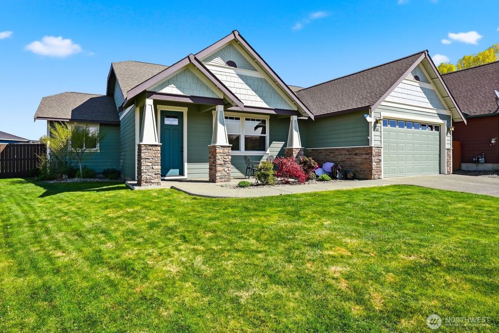 Photo of 607 W Lilac Way, Ellensburg, WA 98926 (MLS # 2513765)