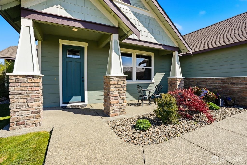 Photo of 607 W Lilac Way, Ellensburg, WA 98926 (MLS # 2513765)