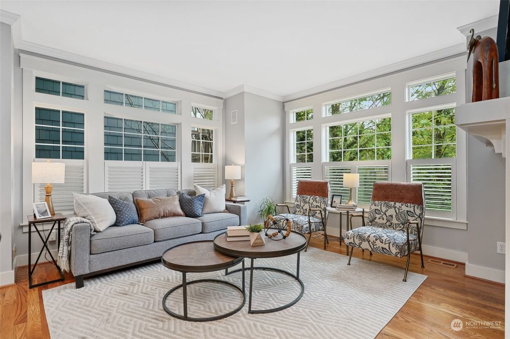 Photo of 11418 99th Place NE, Kirkland, WA 98033 (MLS # 2229245)