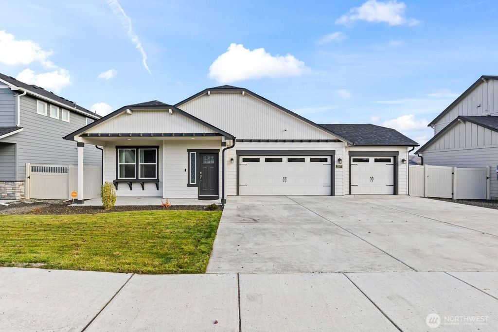 Photo of 2307 S 57th Avenue, Yakima, WA 98903 (MLS # 2492436)