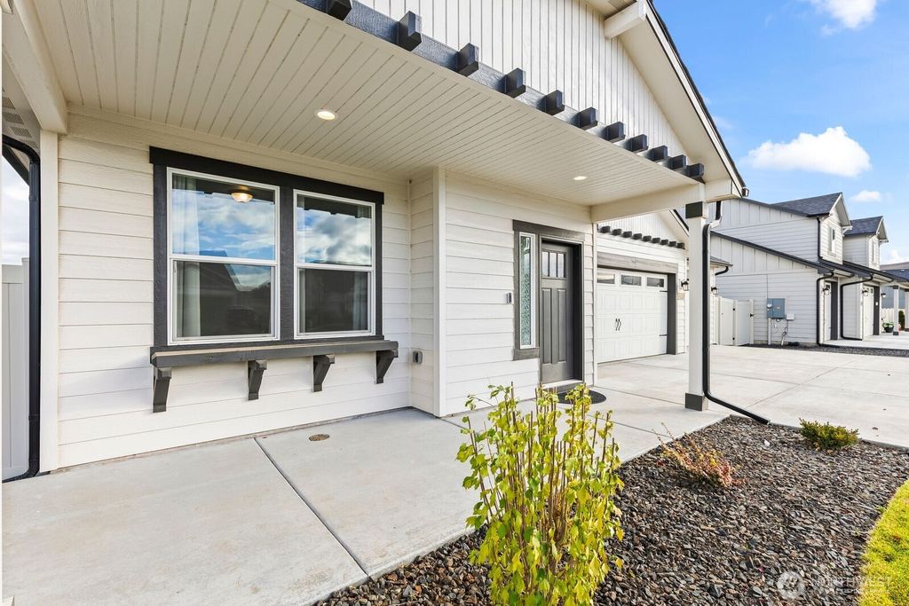 Photo of 2307 S 57th Avenue, Yakima, WA 98903 (MLS # 2492436)