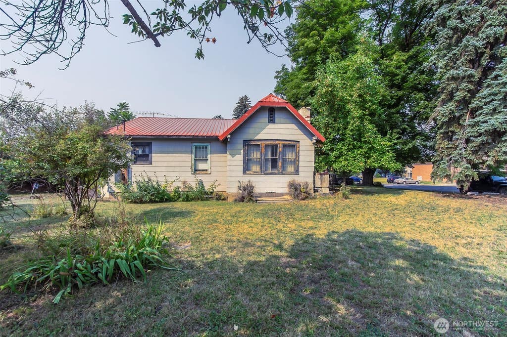 Photo of 558 E 1st Avenue, Colville, WA 99114 (MLS # 2573608)