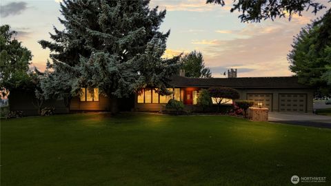 Photo of 31 Rangview Road, Othello, WA 99344 (MLS # 2478965)