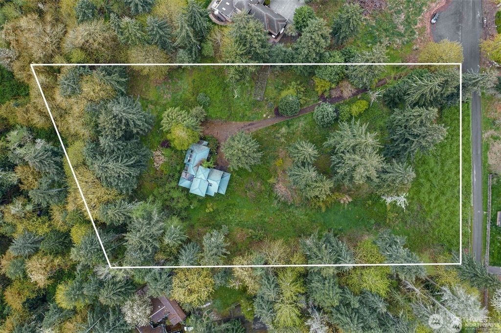 Photo of 505 208th Avenue SE, Sammamish, WA 98074 (MLS # 2432497)