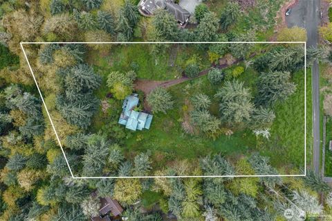 Photo of 505 208th Avenue SE, Sammamish, WA 98074 (MLS # 2432497)
