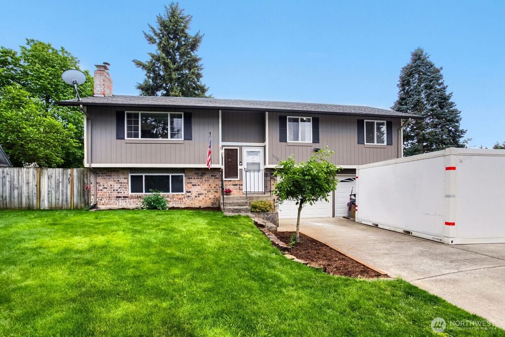 Photo of 9905 NE Heron Circle, Vancouver, WA 98664 (MLS # 2520545)