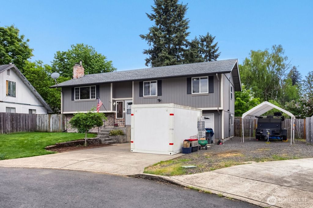 Photo of 9905 NE Heron Circle, Vancouver, WA 98664 (MLS # 2520545)