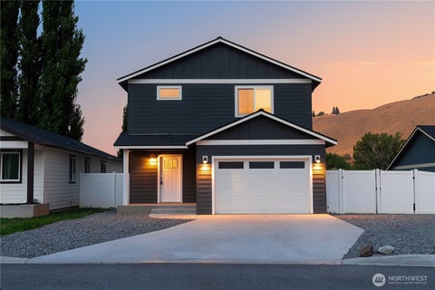Photo of 1344 Theo Way, Rock Island, WA 98850 (MLS # 2559824)