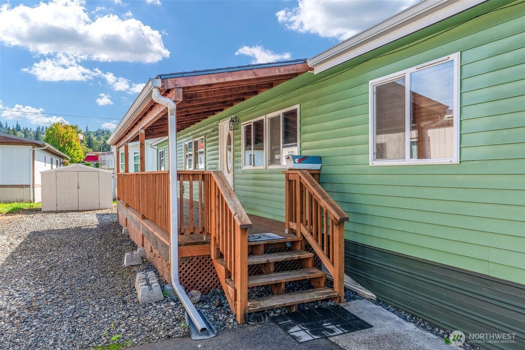 Photo of 1006 S 12th Avenue, Kelso, WA 98626 (MLS # 2581966)