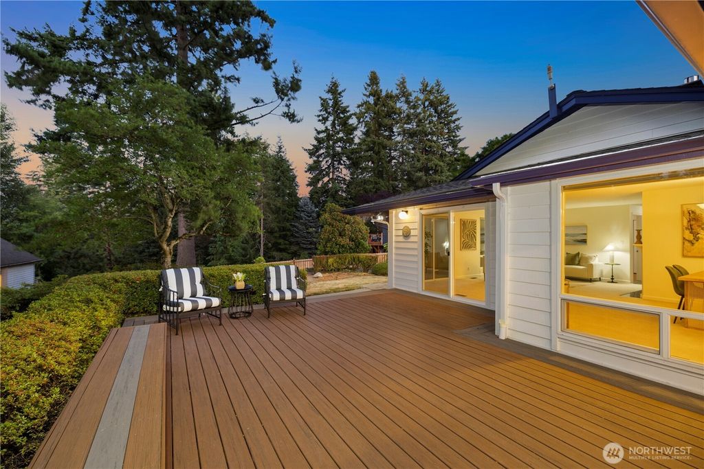 Photo of 17512 NE 22nd Court, Redmond, WA 98052 (MLS # 2411138)