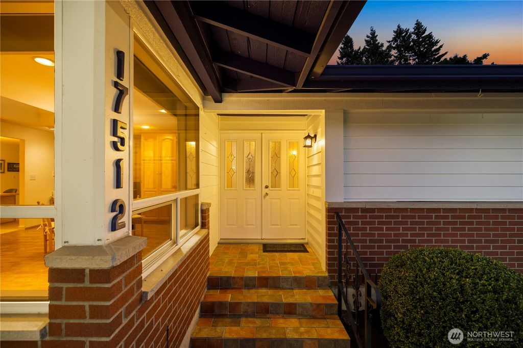 Photo of 17512 NE 22nd Court, Redmond, WA 98052 (MLS # 2411138)