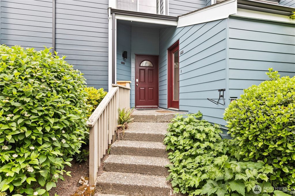 Photo of 17014 NE 80th Street #C6, Redmond, WA 98052 (MLS # 2520698)
