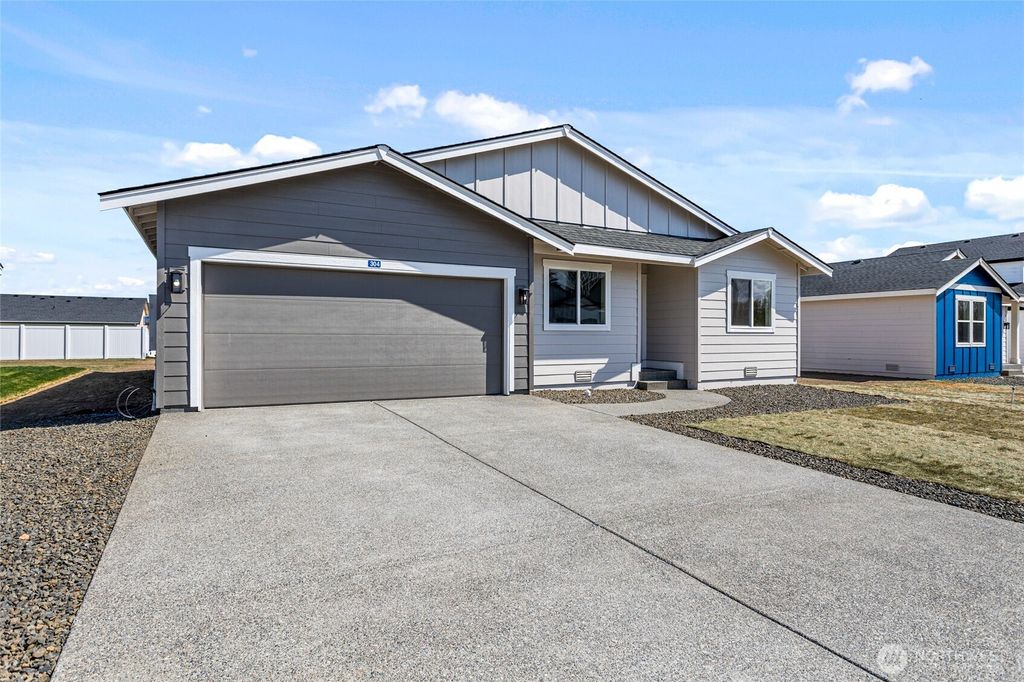 Photo of 427 Pear Drive, Tieton, WA 98947 (MLS # 2442204)