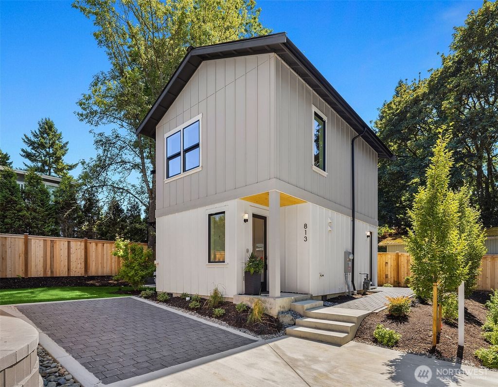 Photo of 817 18th Avenue W, Kirkland, WA 98033 (MLS # 2432473)