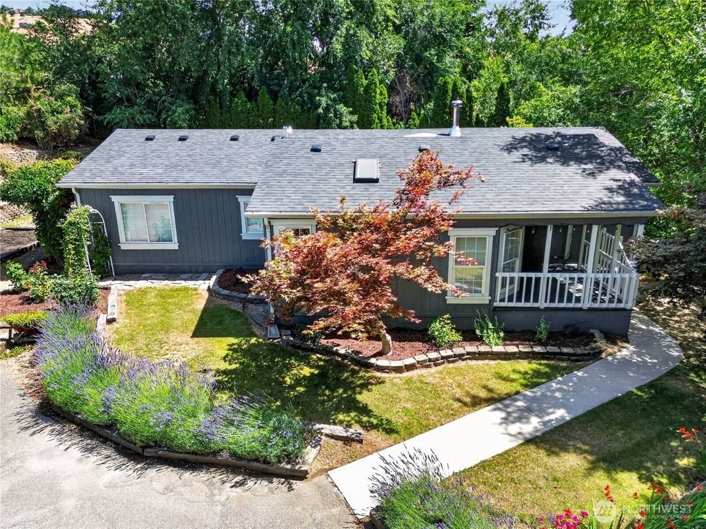 Photo of 1800 Lower Monitor Road, Wenatchee, WA 98801 (MLS # 2553925)