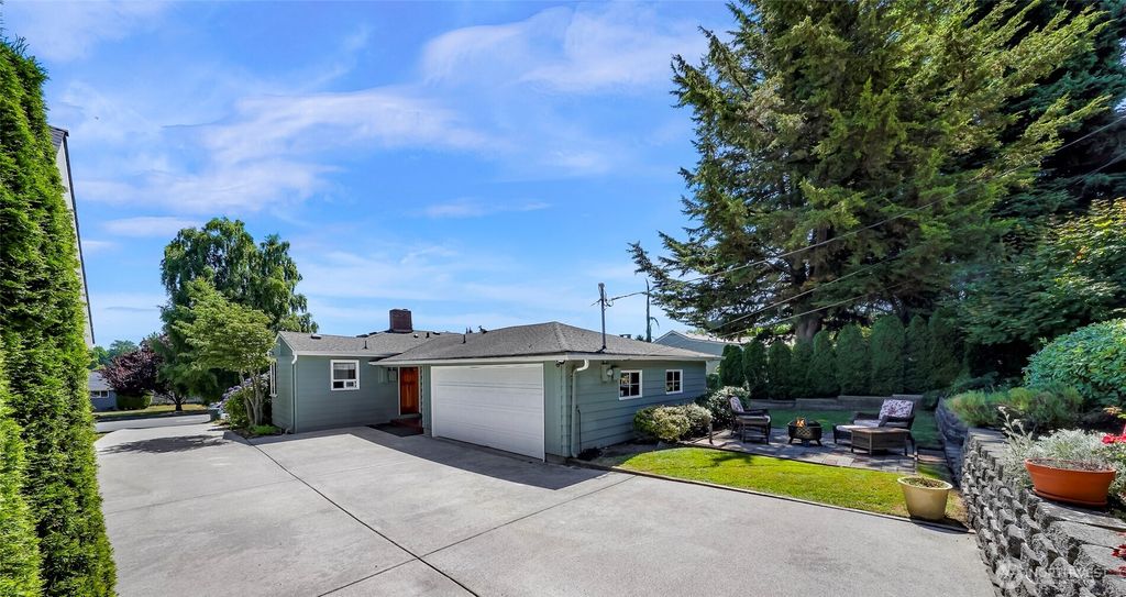 Photo of 532 Colby Avenue, Everett, WA 98201 (MLS # 2406163)